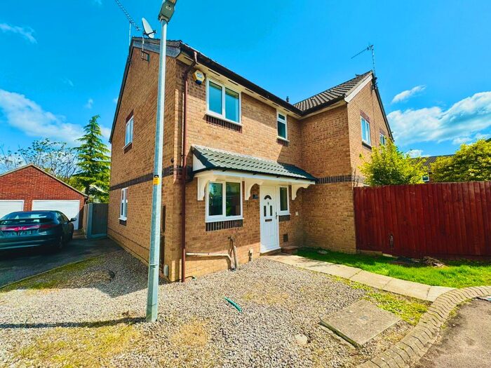3 Bedroom Semi-Detached House To Rent In Olive Grove, Swindon, SN25