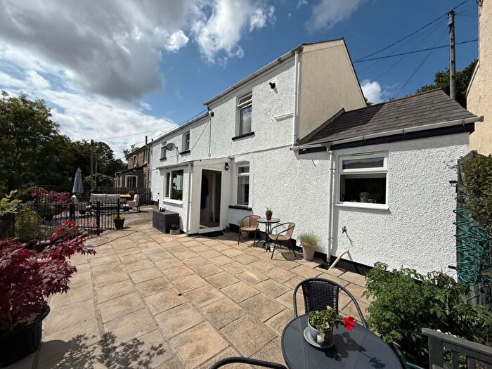 3 Bedroom Semi-Detached House For Sale In Oak Cottages Pentrepiod Road, Pontnewynydd, Pontypool, NP4