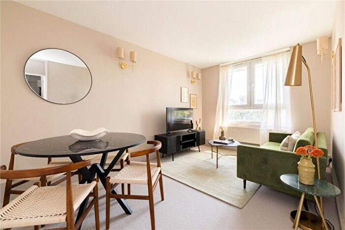 3 Bedroom Apartment For Sale In Newington Green, London, N1