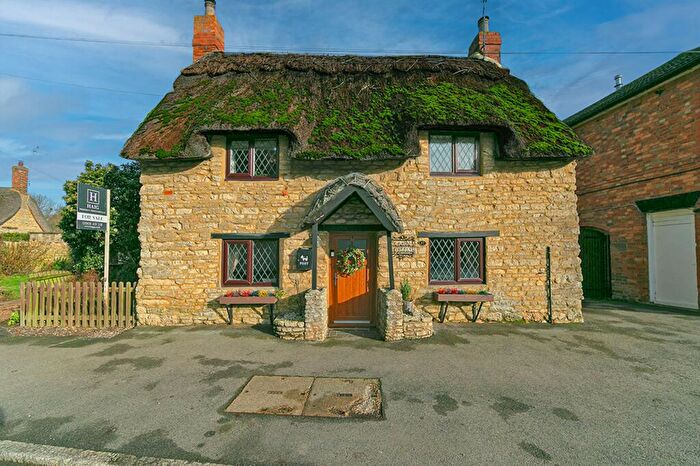 2 Bedroom Detached House For Sale In Gold Street, Hanslope, MK19