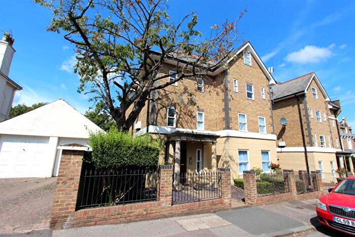 1 Bedroom Apartment To Rent In St. Margarets Street, Rochester, ME1