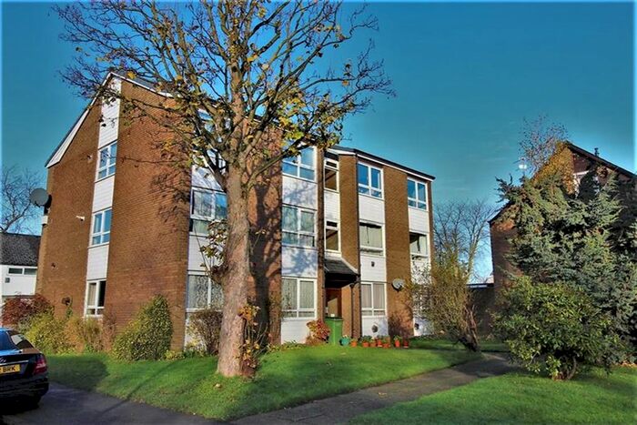 2 Bedroom Flat To Rent In Mauldeth Close, Stockport, SK4
