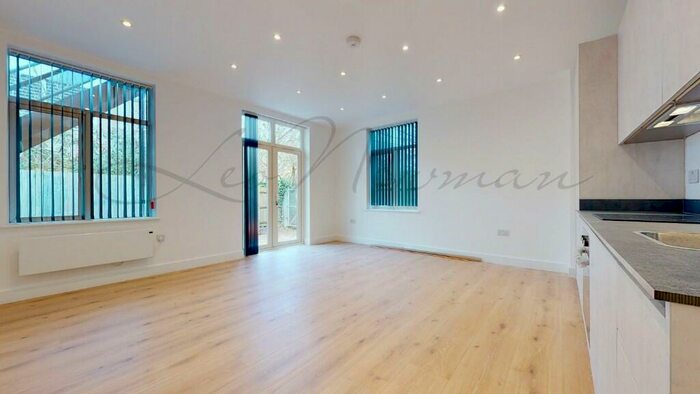 2 Bedroom Flat To Rent In Park Road, Barnet, North London, EN5