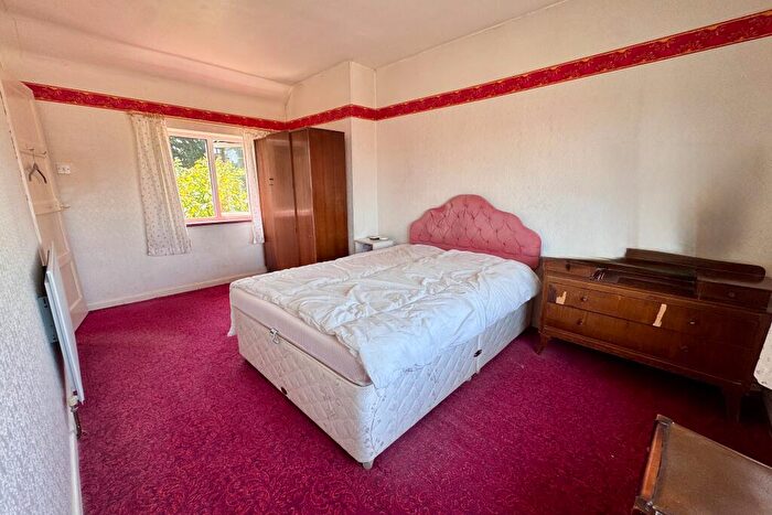 3 Bedroom Semi-Detached House For Sale In Holmes Road, Swanage, BH19 - Photo 6