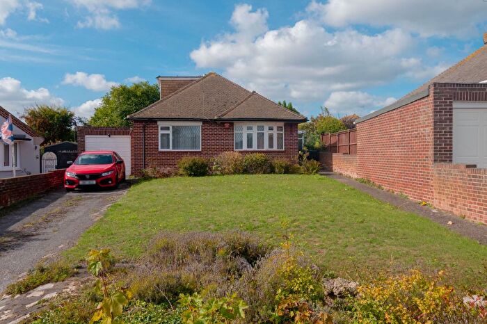 3 Bedroom Detached House For Sale In Harmsworth Gardens, Broadstairs, CT10