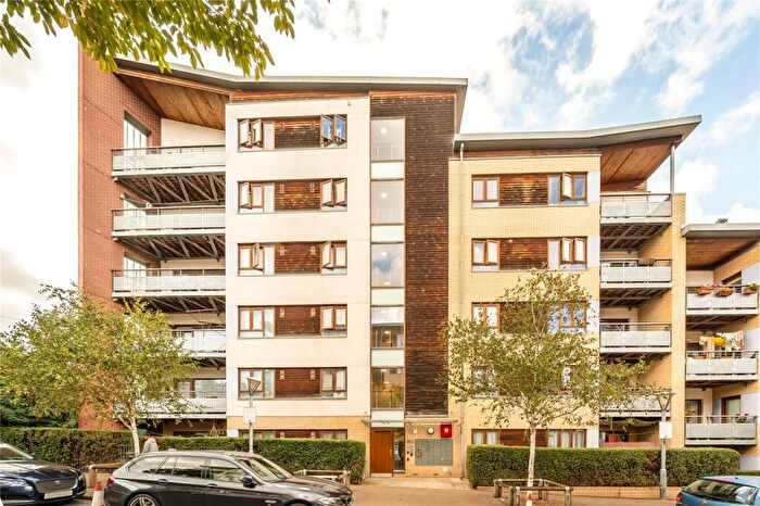 2 Bedroom Flat For Sale In Stephenson Close, Bow, London, E3