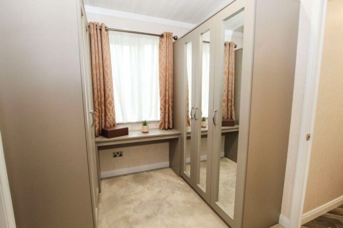 2 Bedroom Bungalow For Sale In Lodge - Chertsey Lane, Staines-Upon-Thames, TW18