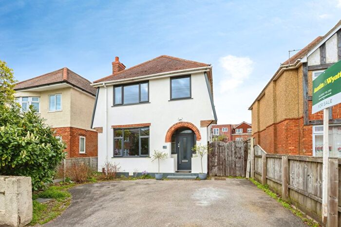 3 Bedroom Detached House For Sale In Pearson Avenue, Lower Parkstone, Poole, Dorset, BH14