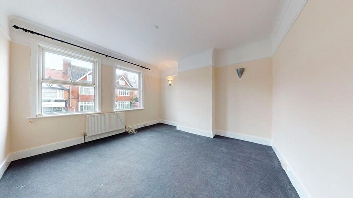 2 Bedroom Flat For Sale In Cheriton High Street, Folkestone, CT19