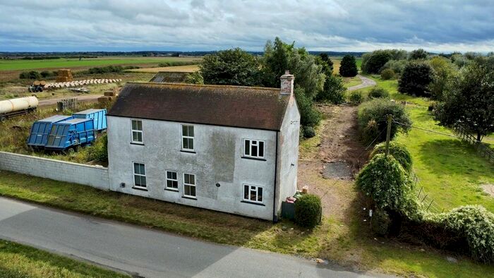 4 Bedroom Cottage For Sale In Butterwick Road, Messingham, Scunthorpe, DN17