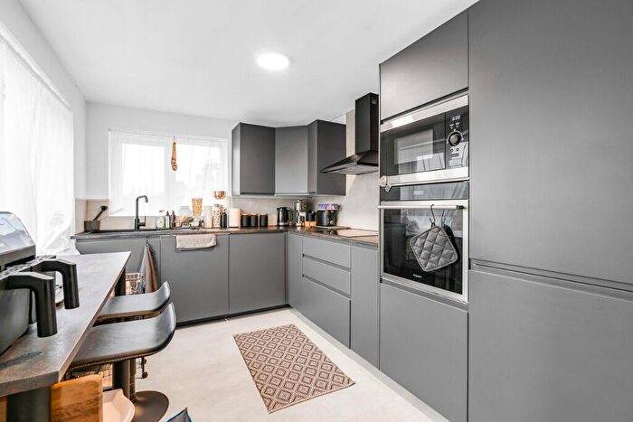 2 Bedroom Flat For Sale In Molewood Road, Hertford, Hertfordshire, SG14