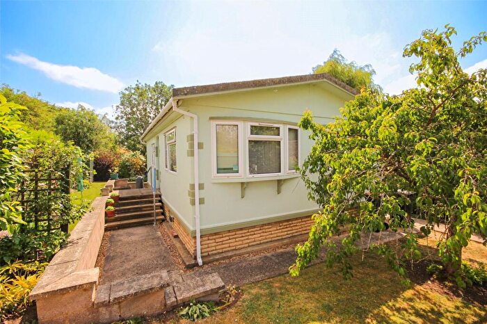 2 Bedroom Park Home For Sale In Peppercorn Park, The Baulk, Clapham, Bedford, MK41