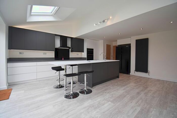 3 Bedroom Semi-Detached House To Rent In Mansfield Road, Basingstoke, RG22