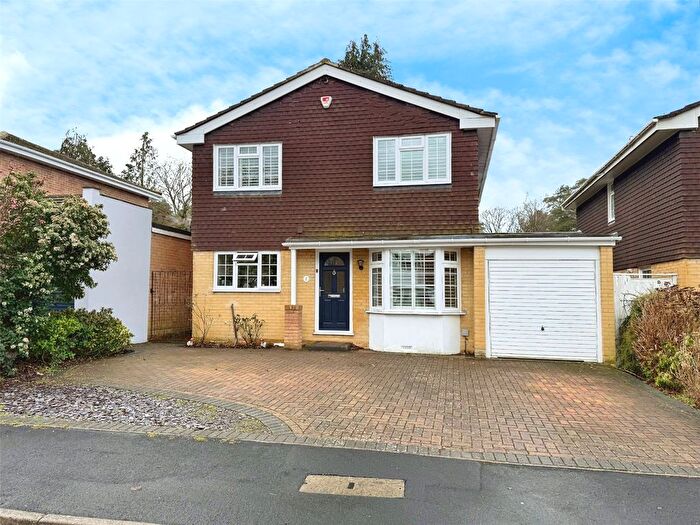 4 Bedroom Detached House For Sale In The Brambles, Crowthorne, RG45