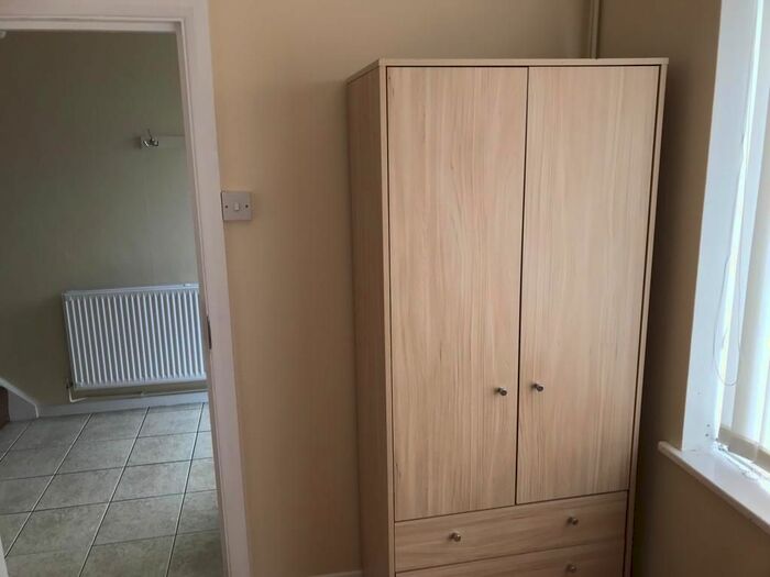 5 Bedroom Semi-Detached House To Rent In Magnolia Drive, Colchester, CO4