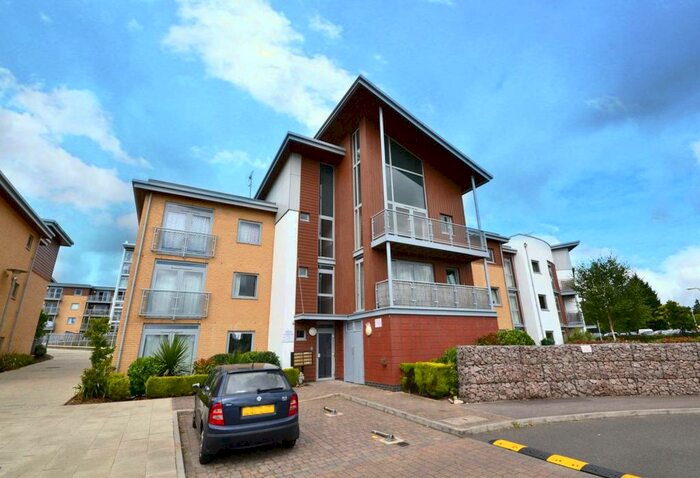2 Bedroom Apartment To Rent In Kelvin Gate, Bracknell, Berkshire, RG12