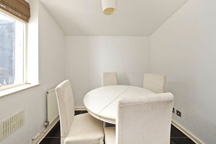 1 Bedroom Flat To Rent In Linden Gardens, London, W2