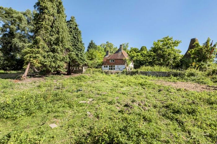2 Bedroom Property For Sale In Sweethaws Lane, Crowborough, TN6