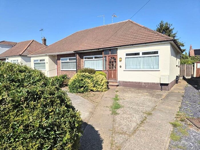 2 Bedroom Semi-Detached Bungalow For Sale In Harrogate Road, Hockley, Essex, SS5