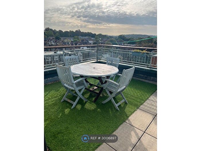 2 Bedroom Flat To Rent In Skyline Court, Croydon, CR0