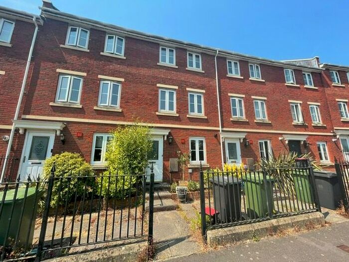 4 Bedroom Town House To Rent In Royal Crescent, Exeter, EX2
