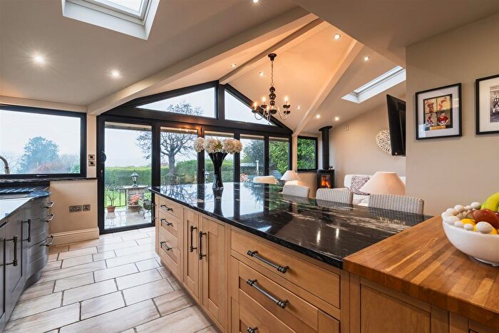 4 Bedroom Detached House For Sale In Millthorpe Lane, Holmesfield, Dronfield, S18