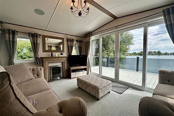 2 Bedroom Park Home For Sale In Sleaford Road, Tattershall, Lincoln, LN4