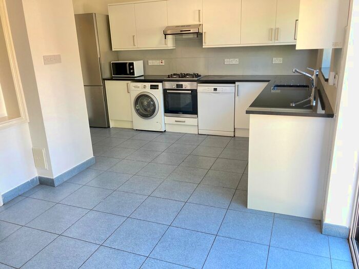 5 Bedroom Semi-Detached House To Rent In Gunnesbury Triangle Area, Acton Town, W3