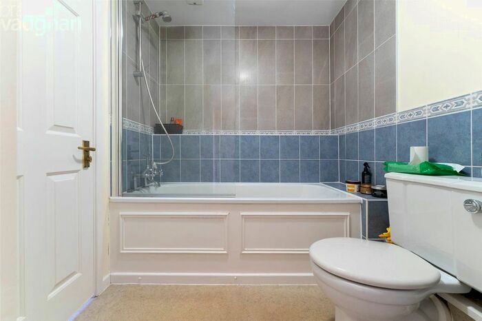 2 Bedroom Flat To Rent In Collingwood Court, The Strand, Brighton, BN2