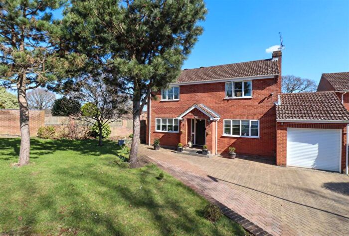 4 Bedroom Detached House For Sale In Hawkwell, Church Crookham, Fleet, GU52