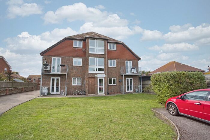 1 Bedroom Flat For Sale In Golf Road, Deal, Kent, CT14