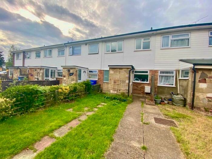 3 Bedroom Terraced House To Rent In Blackwater, GU17