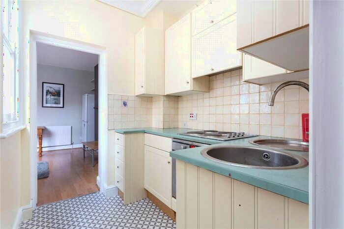 3 Bedroom Apartment To Rent In Settles Street, London, E1