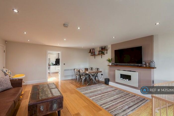 2 Bedroom Flat To Rent In Hazeltree Lodge, London, N13