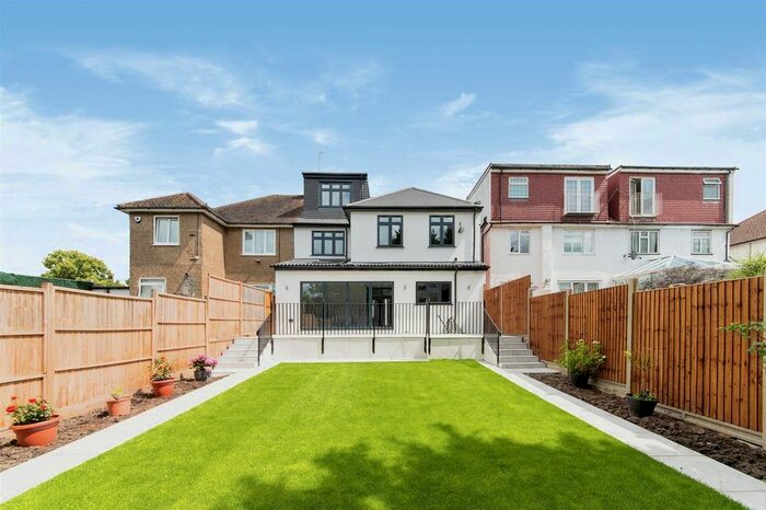 5 Bedroom Semi-Detached House To Rent In Kingsmere Park, London, NW9