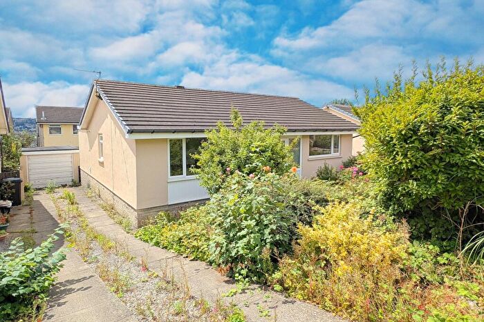 3 Bedroom Detached Bungalow For Sale In Thornhills Lane, Brighouse, West Yorkshire, HD6