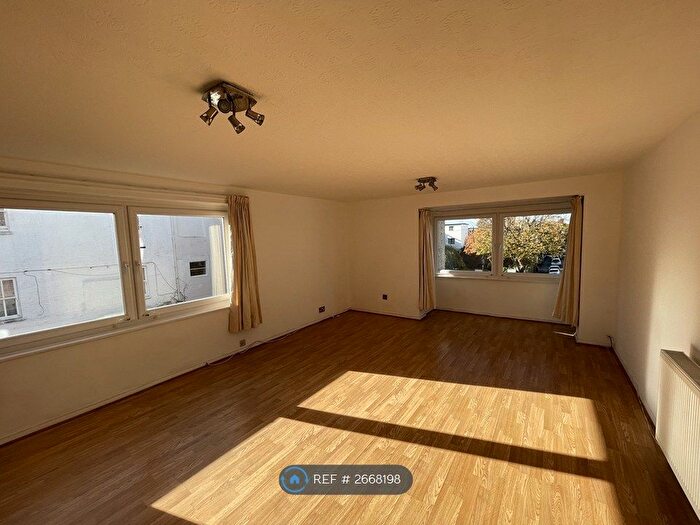 2 Bedroom Flat To Rent In The Retreat, Portsmouth, PO5