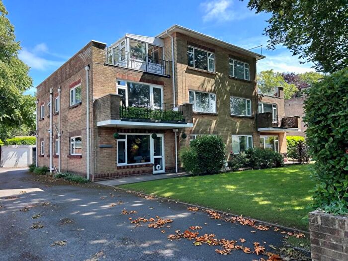 2 Bedroom Flat For Sale In Grosvenor Road, Westbourne, BH4