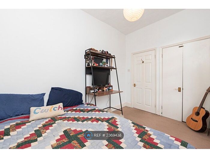 2 Bedroom Flat To Rent In Cotham Grove, Bristol, BS6