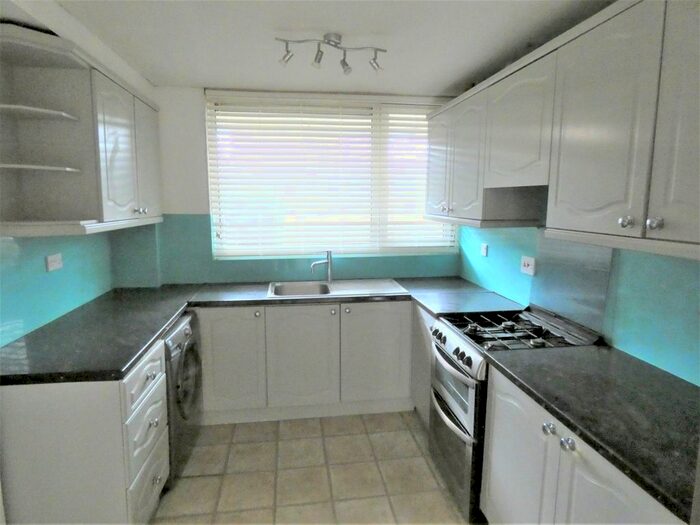 4 Bedroom Maisonette To Rent In Hitchin Square, Bow, E3
