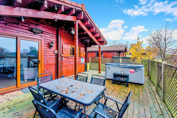 3 Bedroom Park Home For Sale In Sleaford Road, Tattershall, Lincoln, LN4