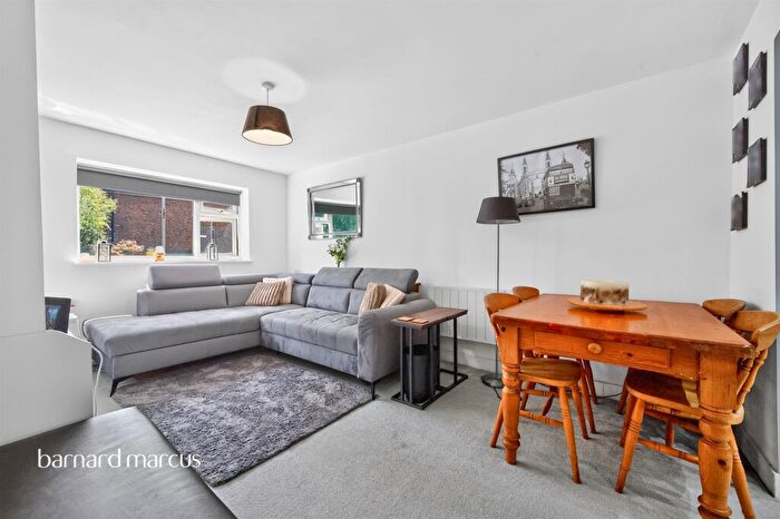 1 Bedroom Flat For Sale In Berrylands, Surbiton, KT5