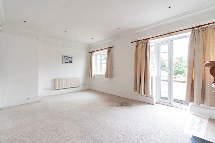 2 Bedroom Flat For Sale In Byron Mansions, Corbets Tey Road, Upminster, RM14