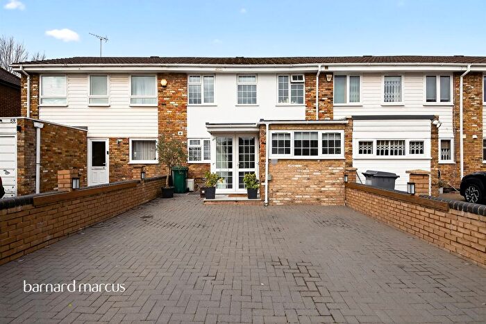 4 Bedroom Terraced House For Sale In York Way, London, N20