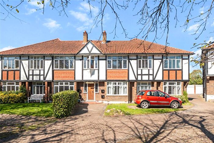 3 Bedroom Flat For Sale In Foxgrove Road, Beckenham, BR3