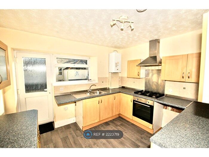 3 Bedroom Flat To Rent In Langham Place, Plymouth, PL4
