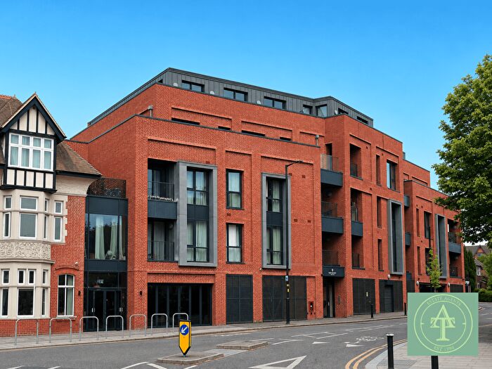 1 Bedroom Flat For Sale In Fox Lane, Palmers Green, N13
