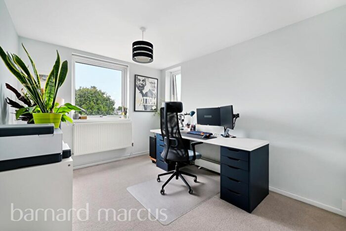 2 Bedroom Flat To Rent In Acacia Grove, New Malden, KT3