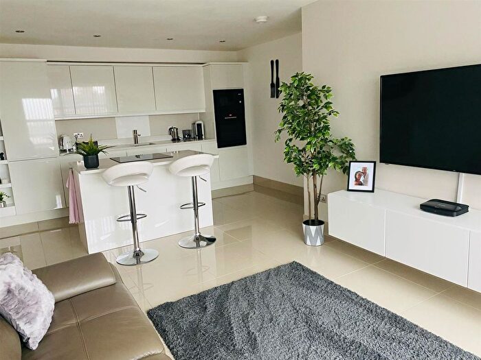 2 Bedroom Flat For Sale In The Woodlands, Stamford Street East, Ashton-Under-Lyne, OL6