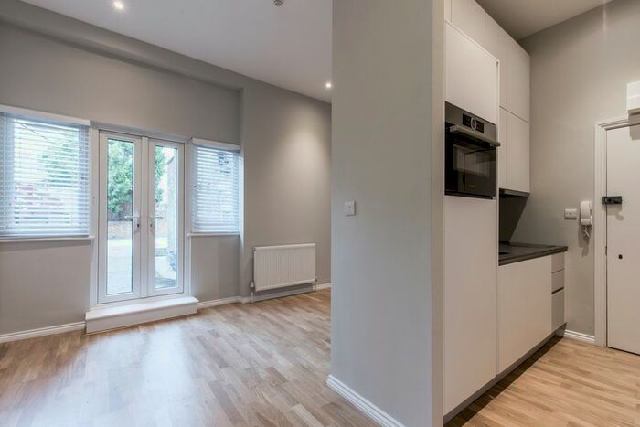 Studio To Rent In Dennington Park Road, London, NW6